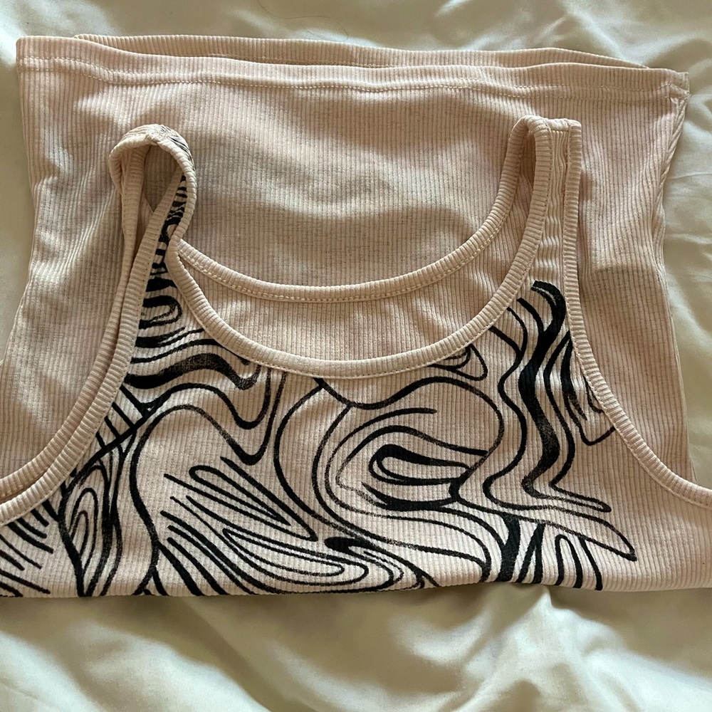 Patterned peach top